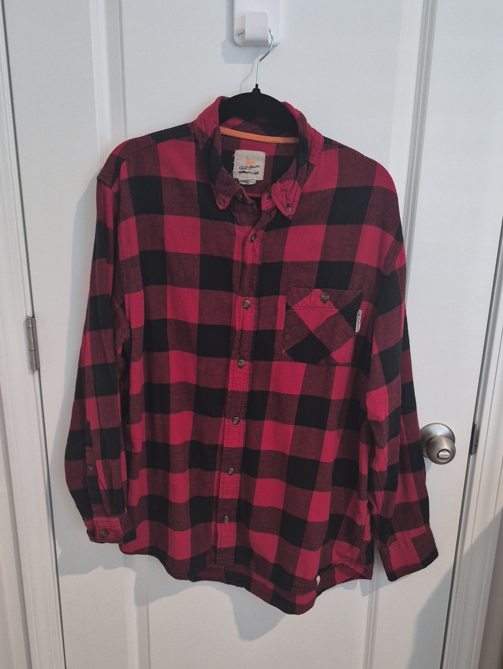 Field & Stream Men's Red and Black Buffalo Plaid Button-Down Shirt